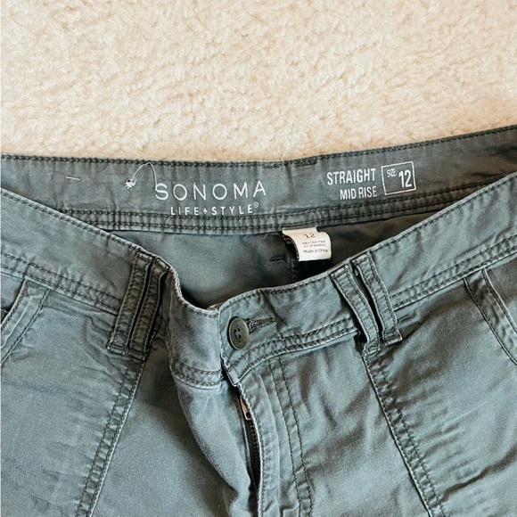 Sliming Cargo Pants w/flare bottoms - Picture 3 of 6